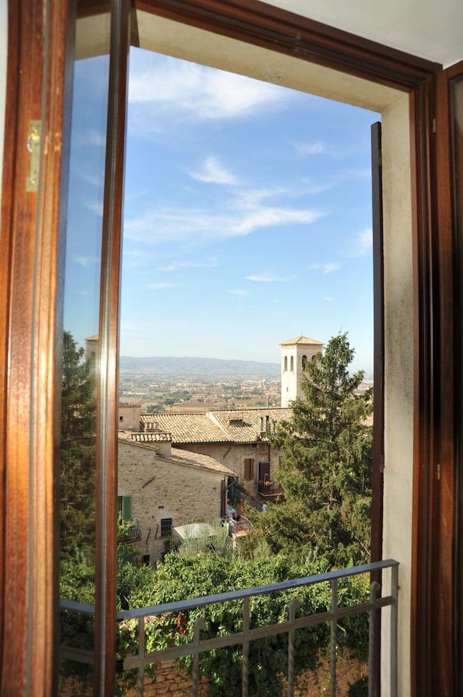 Albergo Ancajani Assisi Exterior photo