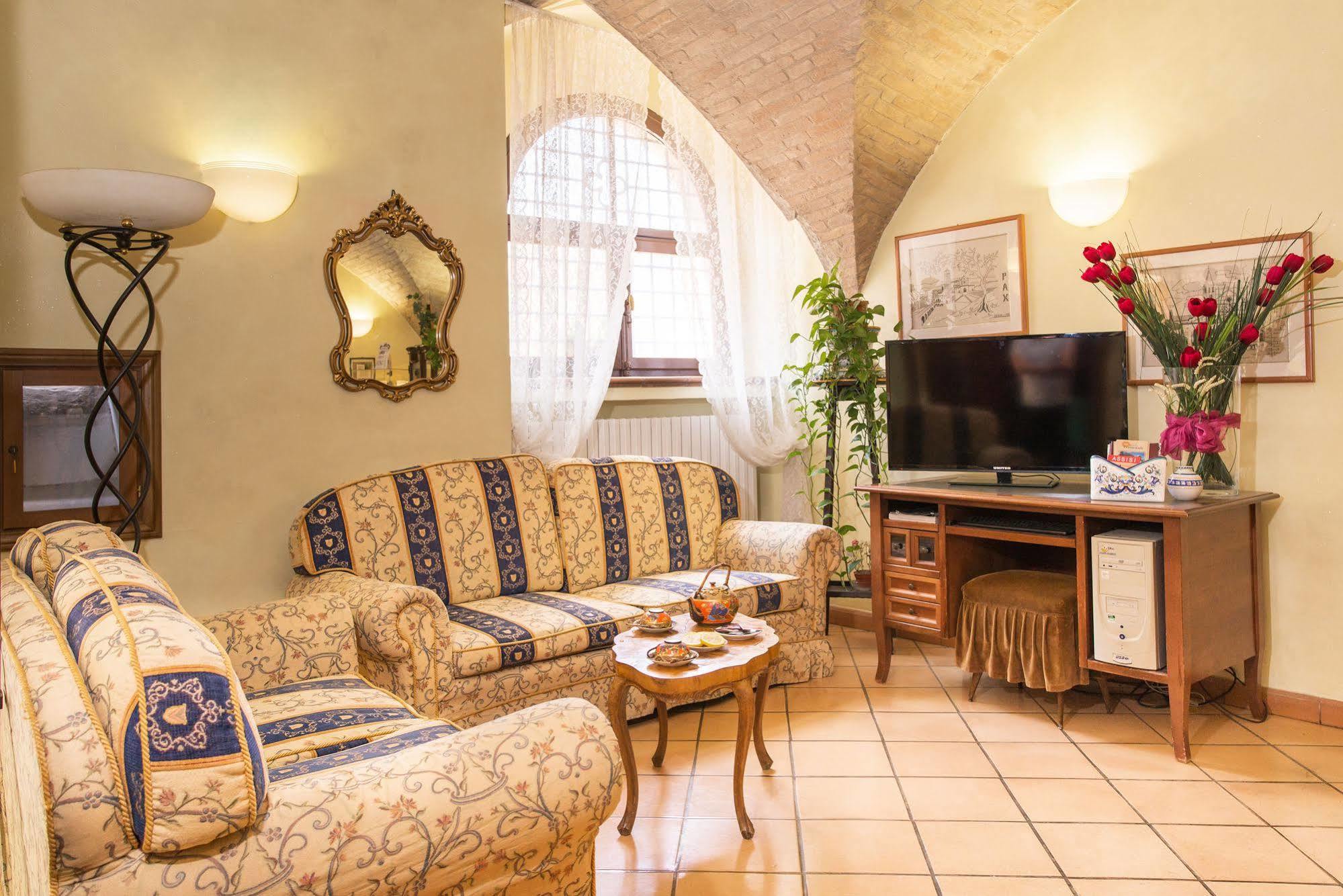 Albergo Ancajani Assisi Exterior photo